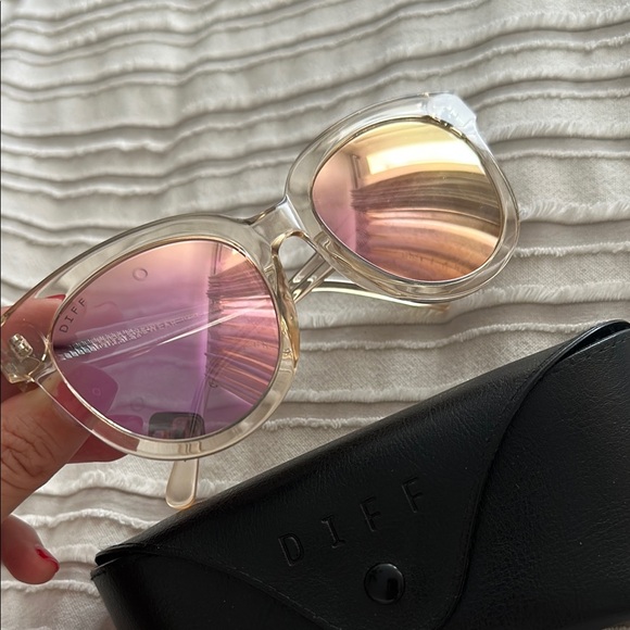 Diff “April” Sunglasses - Picture 3 of 4